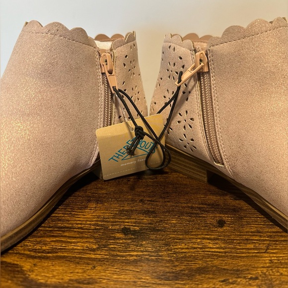 Thereabouts Girls Lil  Pima Taupe Shimmer Stacked Heel Booties NWT Various Si… - Picture 5 of 7